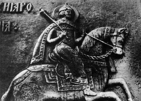 На стволе рельефное изображение всадника в царской шапке со скипетром в правой руке