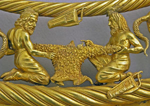 Два скифа. Фрагмент золотой пекторали  IV века до н.э. из кургана Толстая Могила
